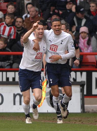 对阵尼斯首开记录，奥巴梅扬解锁职业生涯400球里程碑（奥巴梅扬对尼斯先拔头筹，生涯400球里程碑达成）